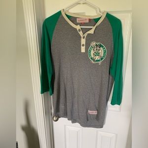 Mitchell & Ness Boston Celtics Henley.